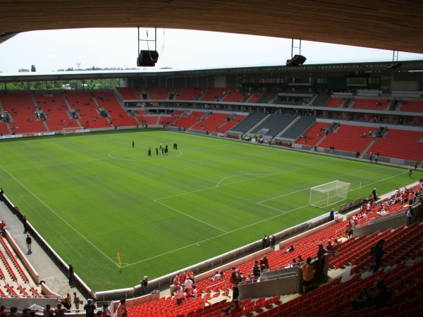 Sinobo Stadium, Prague. 28th Aug, 2019. Soccer players of Slavia Praha pose  for team photo prior to the Football Champions' League 4th qualifying round  return match: Slavia Prague vs Cluj-Napoca in Sinobo