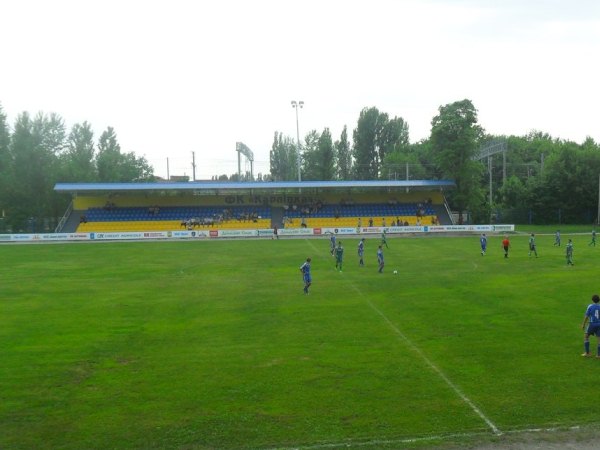 Stadion Mashynobudivnyk, Karlivka