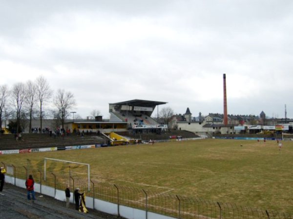 Städtisches Stadion Grüne Au, Hof